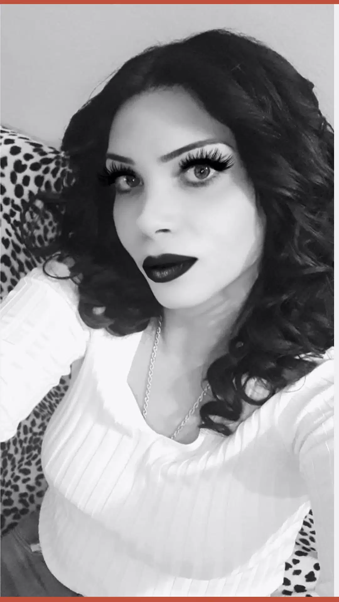 Adana escort makalesi için kütüphane görseli 21, 01 portre